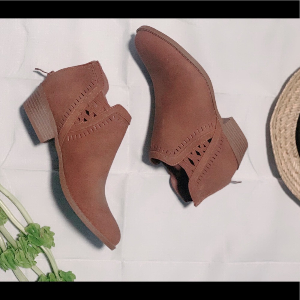 New Top Moda booties size 8.5